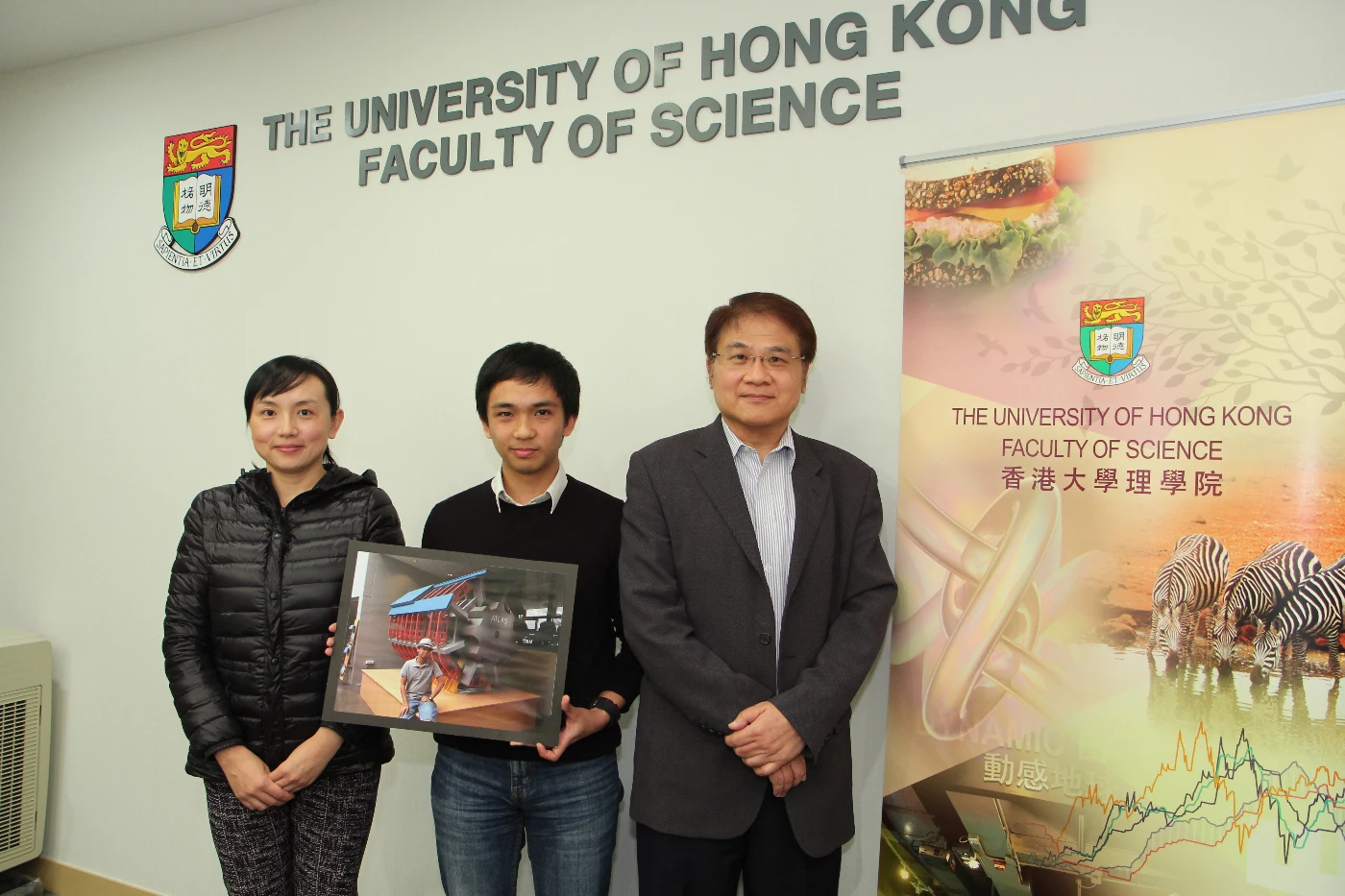 From the right: Professor Cheung Wing Sum, Associate Dean of HKU Science (Development and External Relations), Gabriel Gallardo, a local Year 4 BSc student majoring in Physics and his supervisor Dr Yanjun Tu.