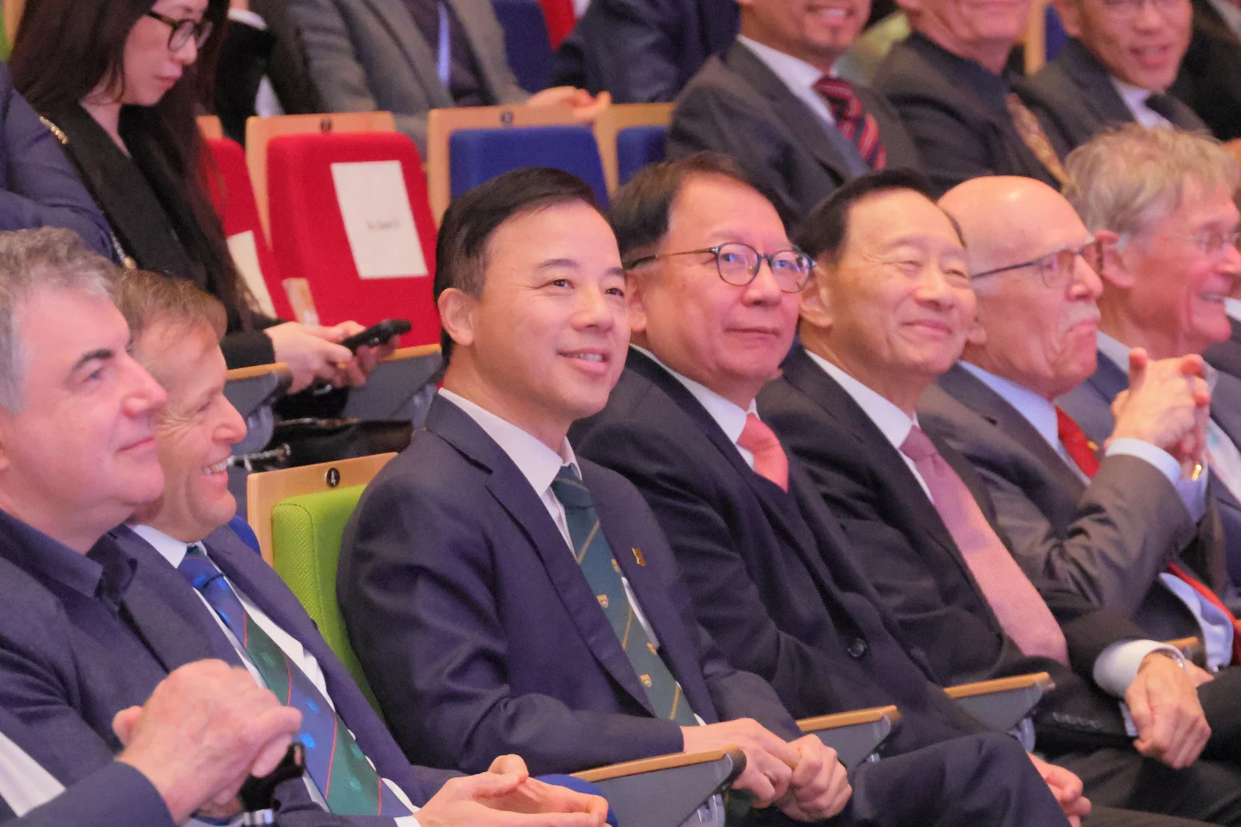 香港大學聯合主持「諾貝爾英雄論壇：引領科學與未來」