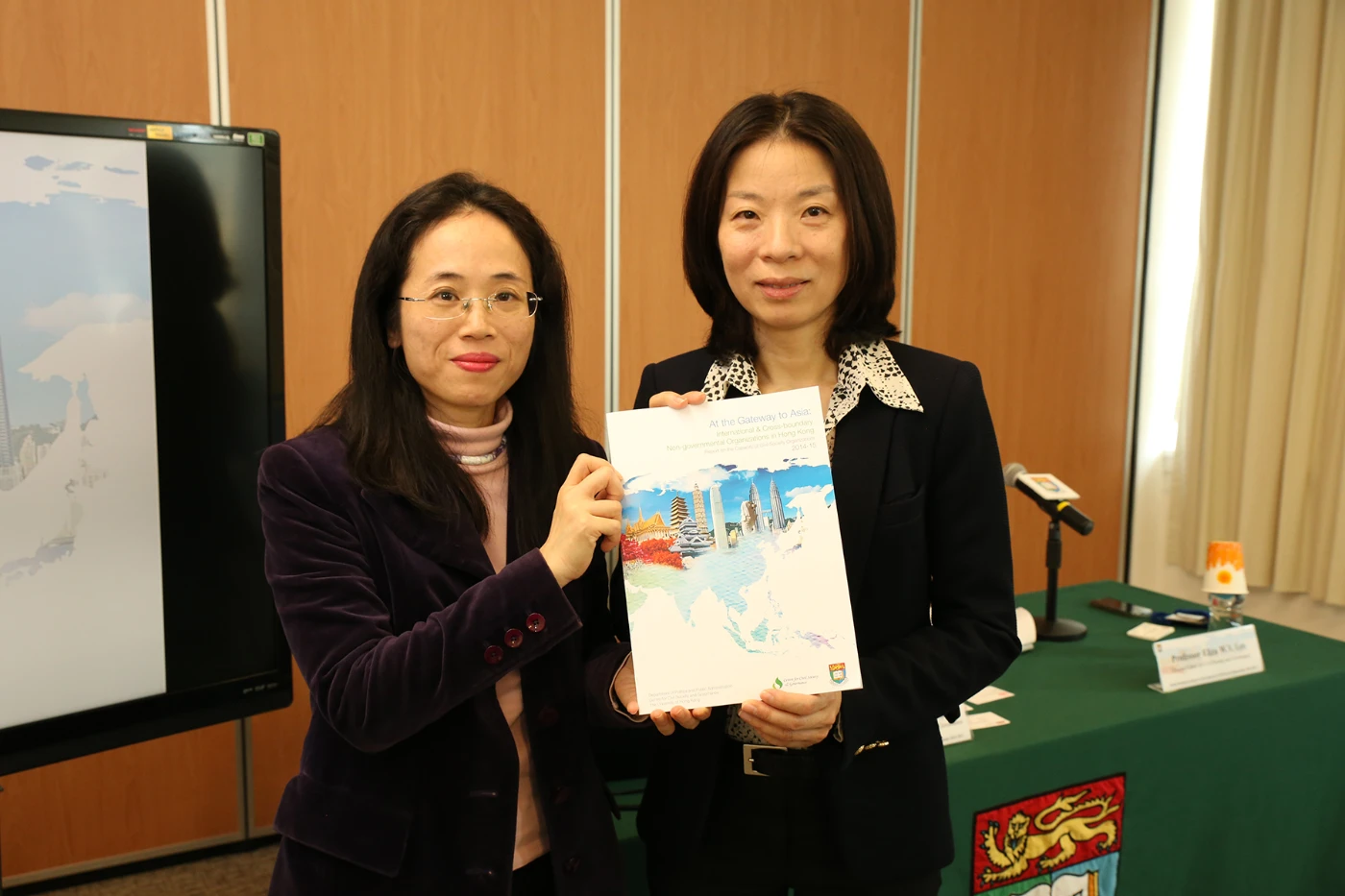 “Hong Kong provides international NGOs a gateway to Asia.<br>
Preserving Hong Kong’s advantages for a vibrant civil society is a win-win.” <br>
<br>
HKU Centre for Civil Society and Governance Unveils<br>
a New Study on International and Cross-boundary NGOs in Hong Kong