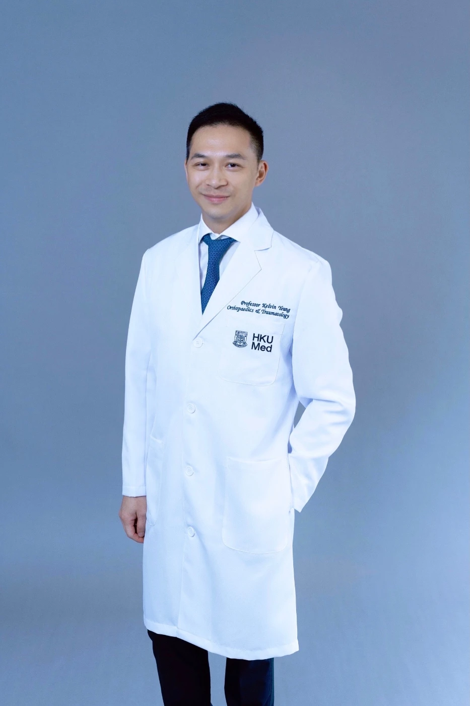 Professor Kelvin Yeung Wai-kwok led the research team in developing an innovative photocurrent-responsive implant surface to accelerate bone-to-implant integration.