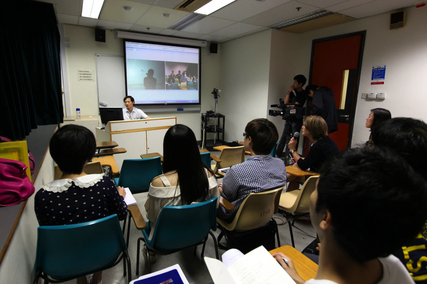 香港大學與梨花女子大學同學透過電腦網絡修讀同一課程