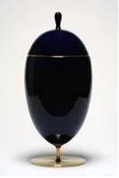 米歇爾•德•廬基
     《神秘之杯》
     釉瓷、銅鍍金
     2011年
     42.9 x 19厘米.