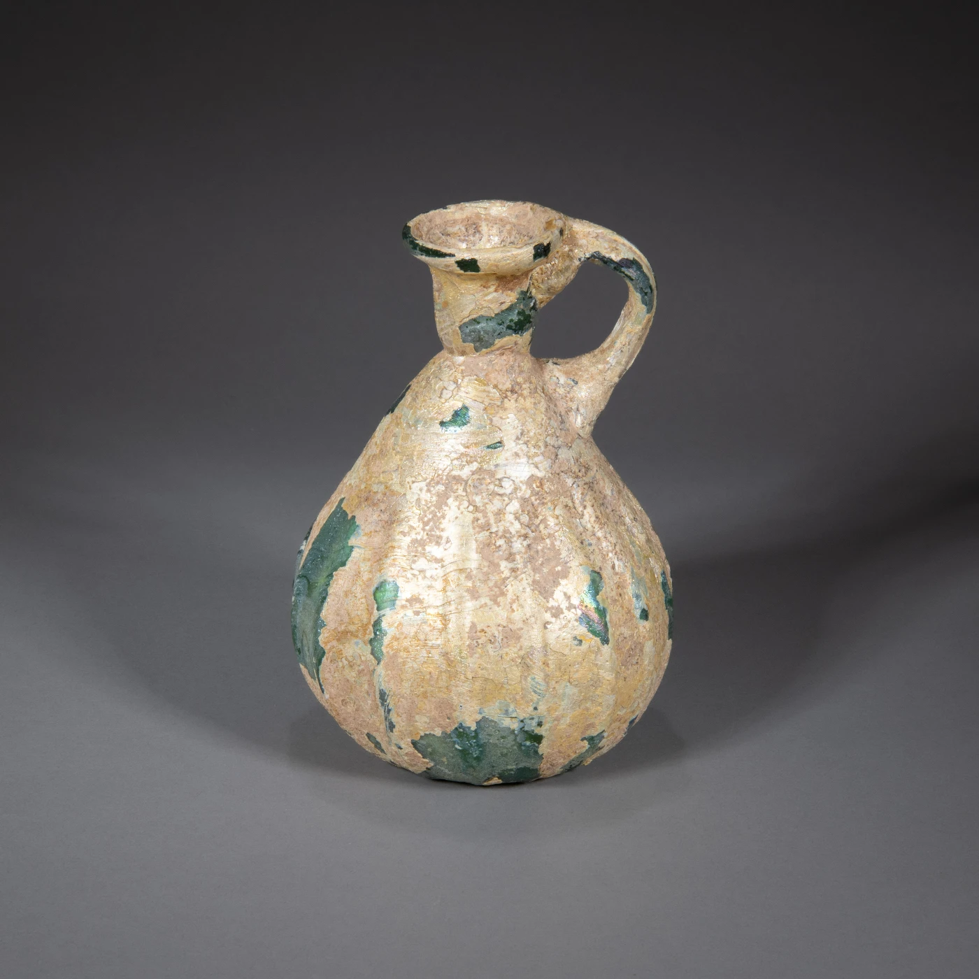 Technological advances along the Silk Road<br>
Blown and Tooled: Western Asian Influences in Ancient Glass in China