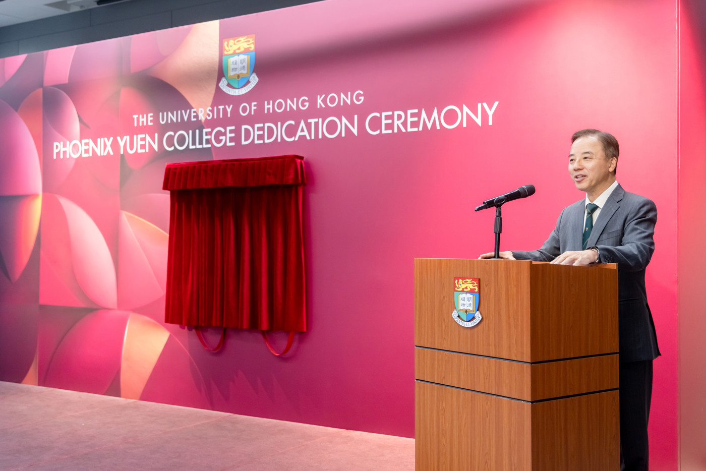 Professor Xiang Zhang, President and Vice-Chancellor of HKU, expressed his heartfelt gratitude to the Phoenix Yuen Foundation Fund Limited. 