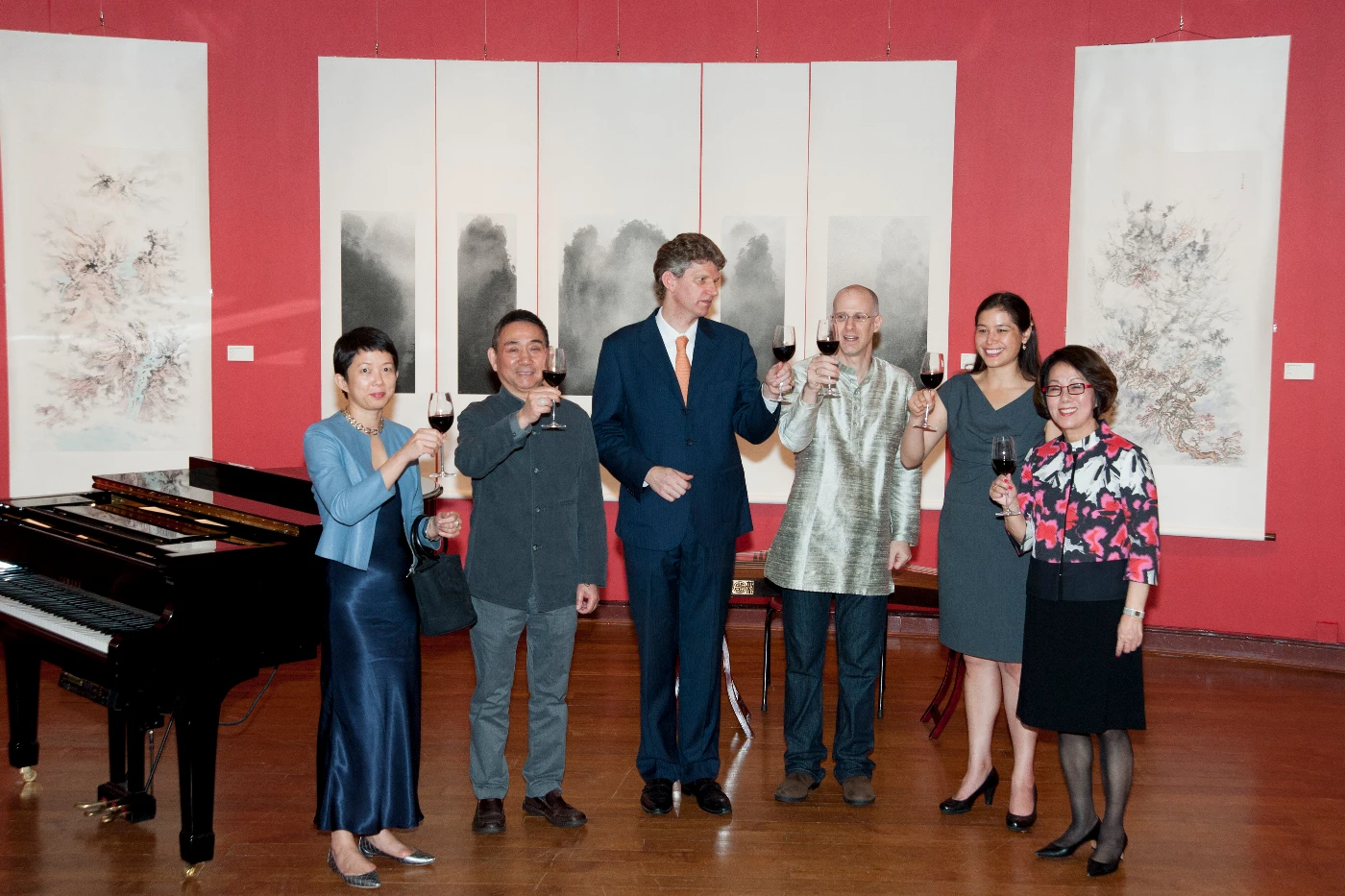 (From left) Toasting ceremony by Publisher of Orientations Yifawn Lee, Professor and Art Critic Pi Daojian, UMAG Director Florian Knothe, Artist Michael Cherney, Guest Curator Tiffany Wai-Ying Beres and Chairman of the HKU Museum Society Yvonne Choi.