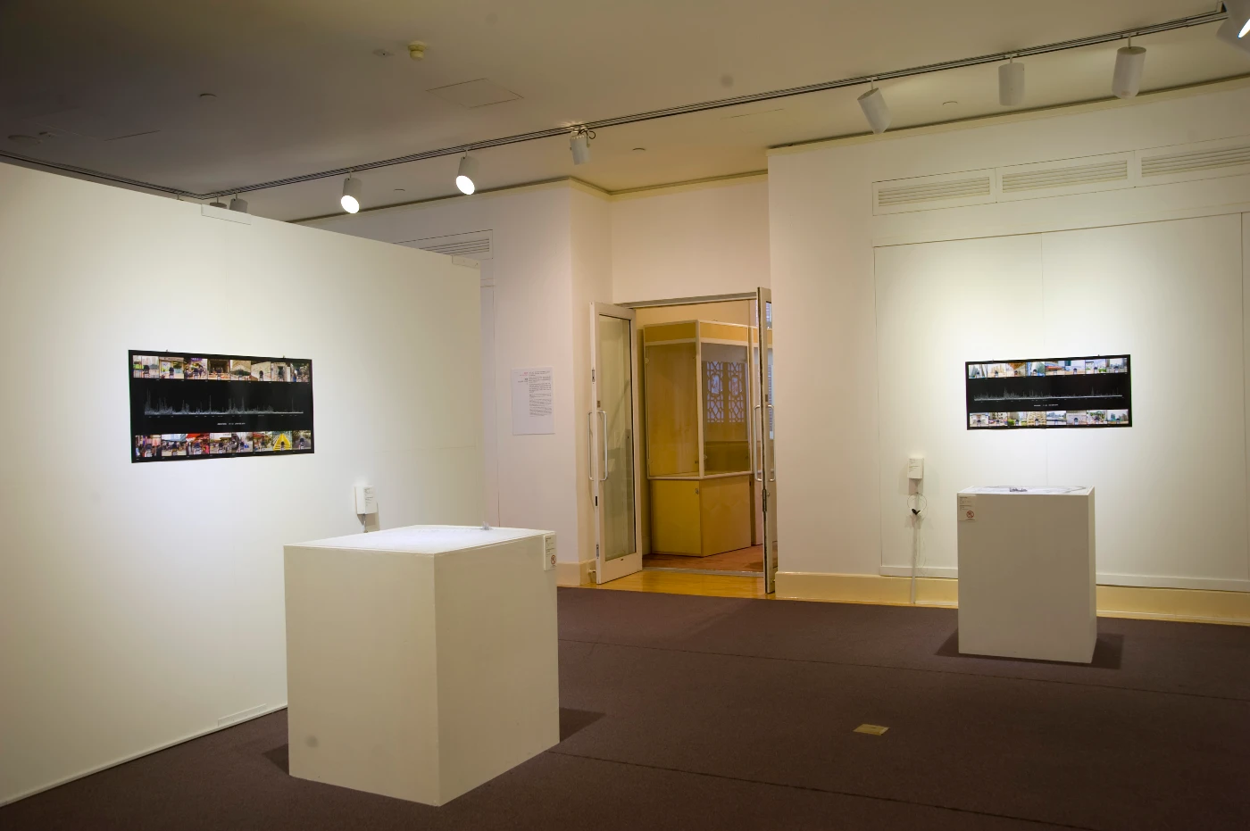 李天倫
     發展中的音域
     地圖，聲帶，能達翩紙本
     李天倫作品於港大博物館之場景