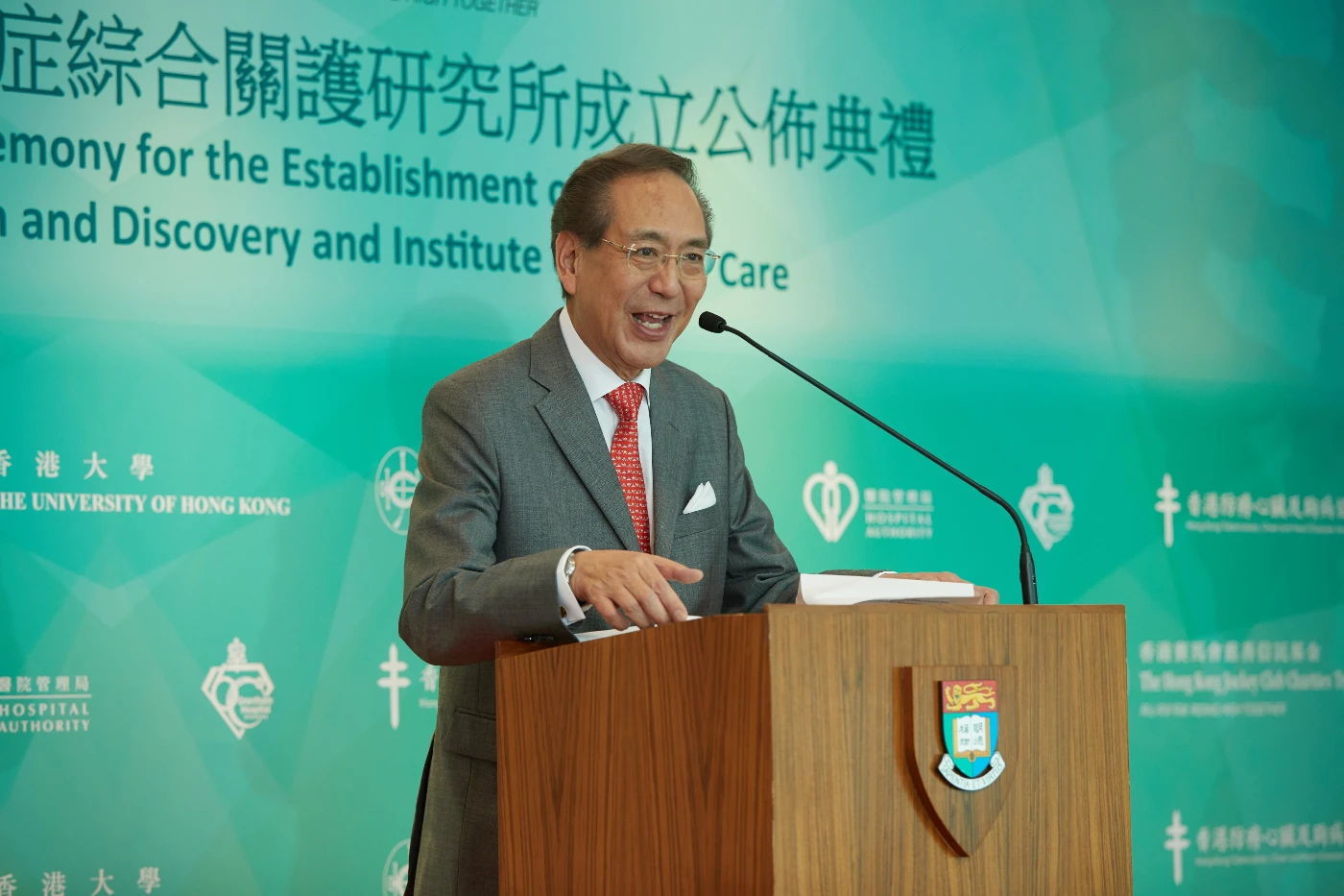 Professor Arthur Li, Chairman of the HKU Council thanks the HKJC for its generous support to the University.