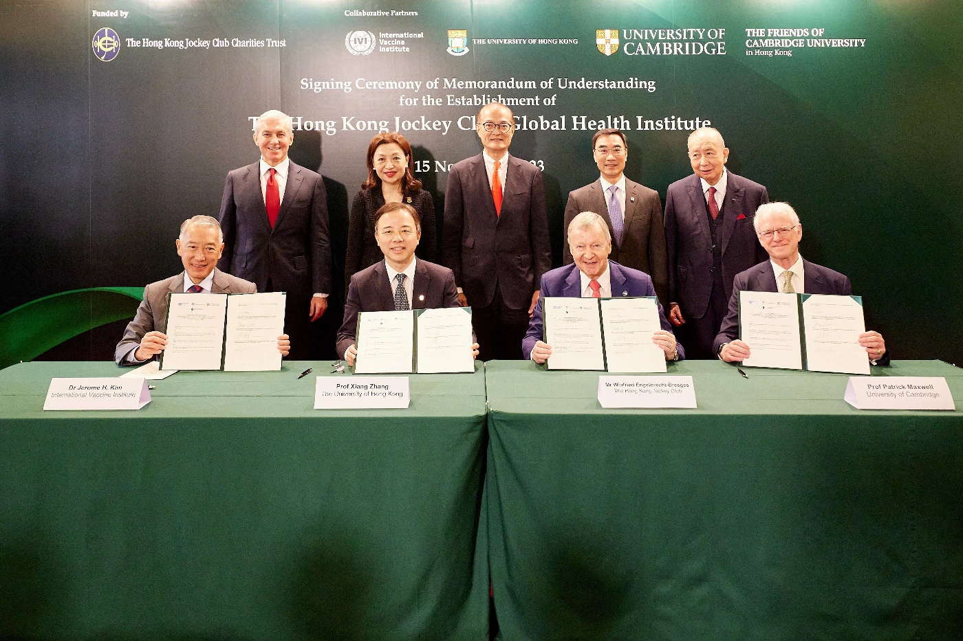 港大醫學院、劍橋大學及國際疫苗研究所<br>
攜手成立「香港賽馬會環球衞生研究院」<br>
冀加強應對未來疫情