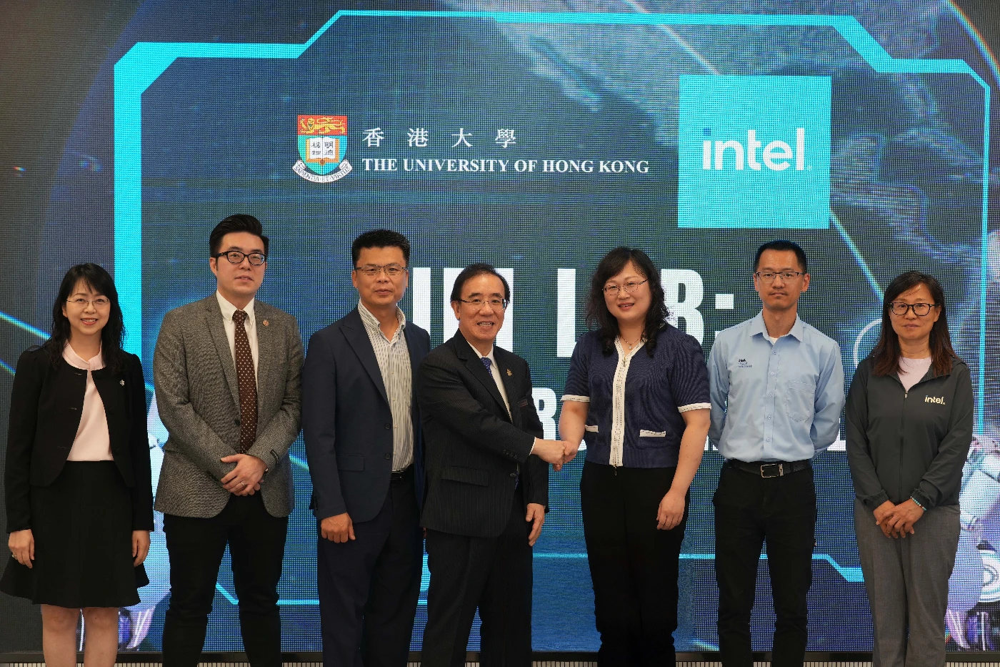 香港大學「菁英聚·港大」與英特爾聯手合作<br>
成立「AIM Lab: AI Mentors for All」創新實驗室
