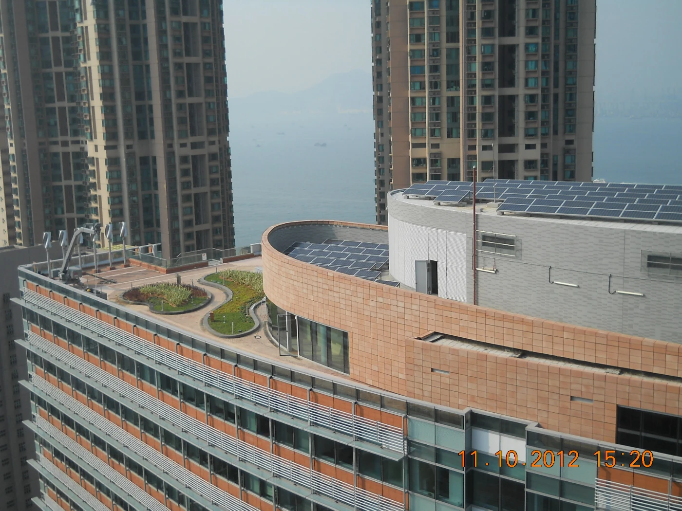 屋頂花園及太陽能集熱系統 (文學院)