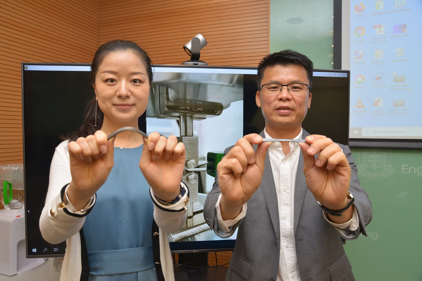 Professor Huang Mingxin and PhD student Miss Liu Li.