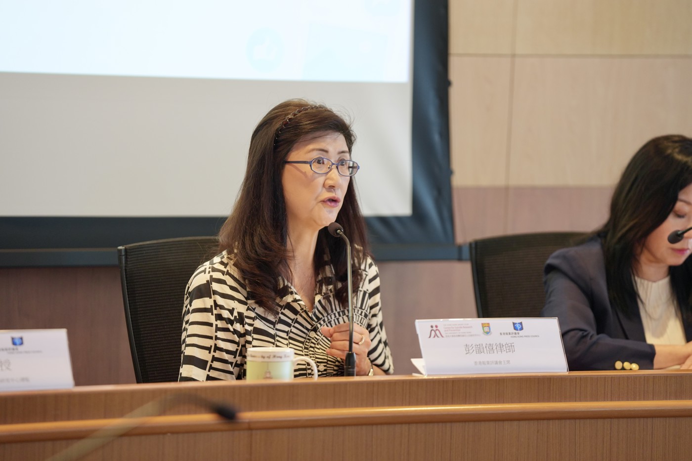 香港報業評議會主席彭韻僖律師指出資訊傳播已不再局限於新聞機構，每一位網民、KOL、社群管理員及平台營運商， 均是資訊的發佈者與傳播者。要建立安全資訊環境，單靠傳媒自律並不足夠，在社交平台上人人均要自律。