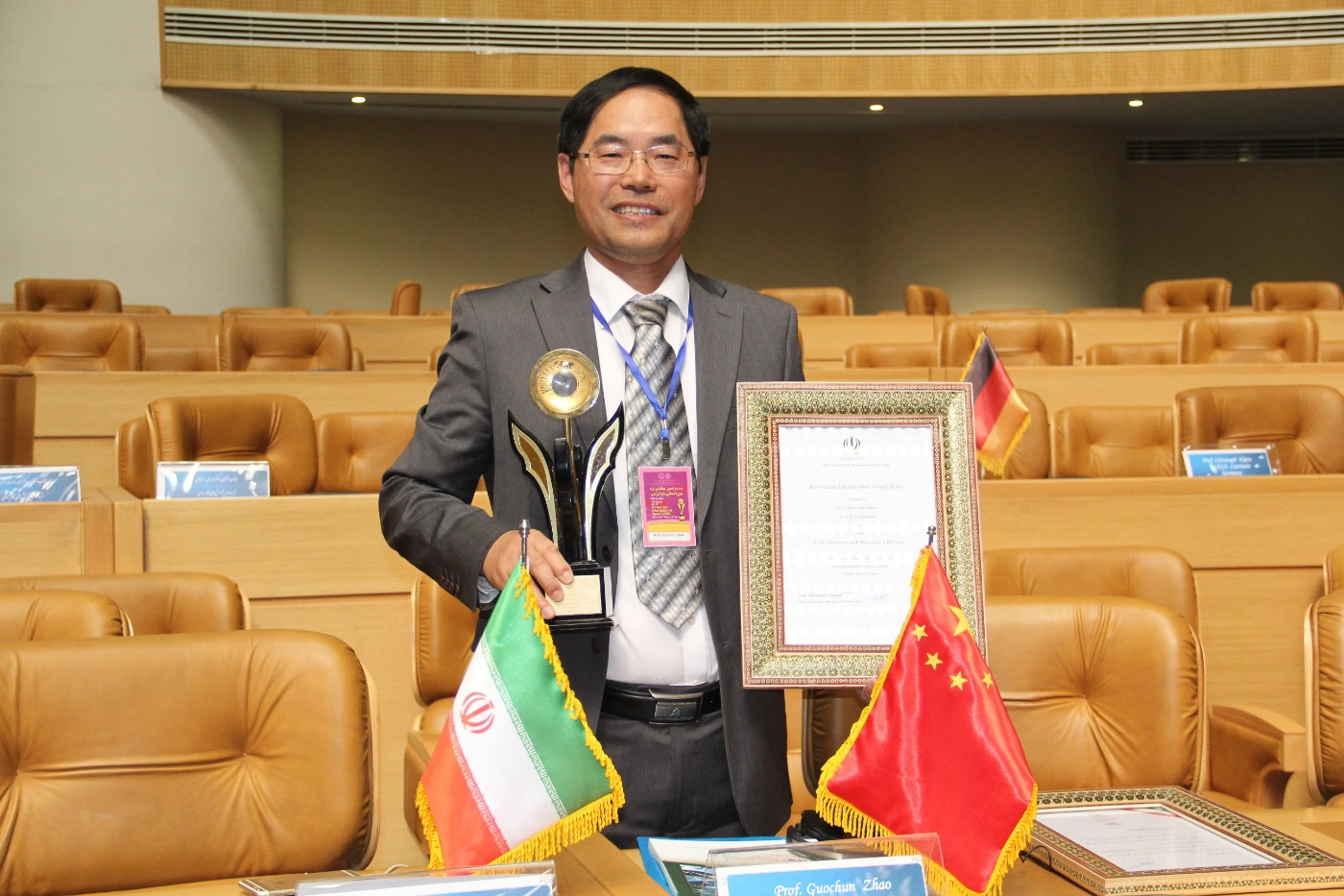 港大學者趙國春教授成為<br>
首位地質學家榮獲Khwarizmi國際獎 (一等獎)
