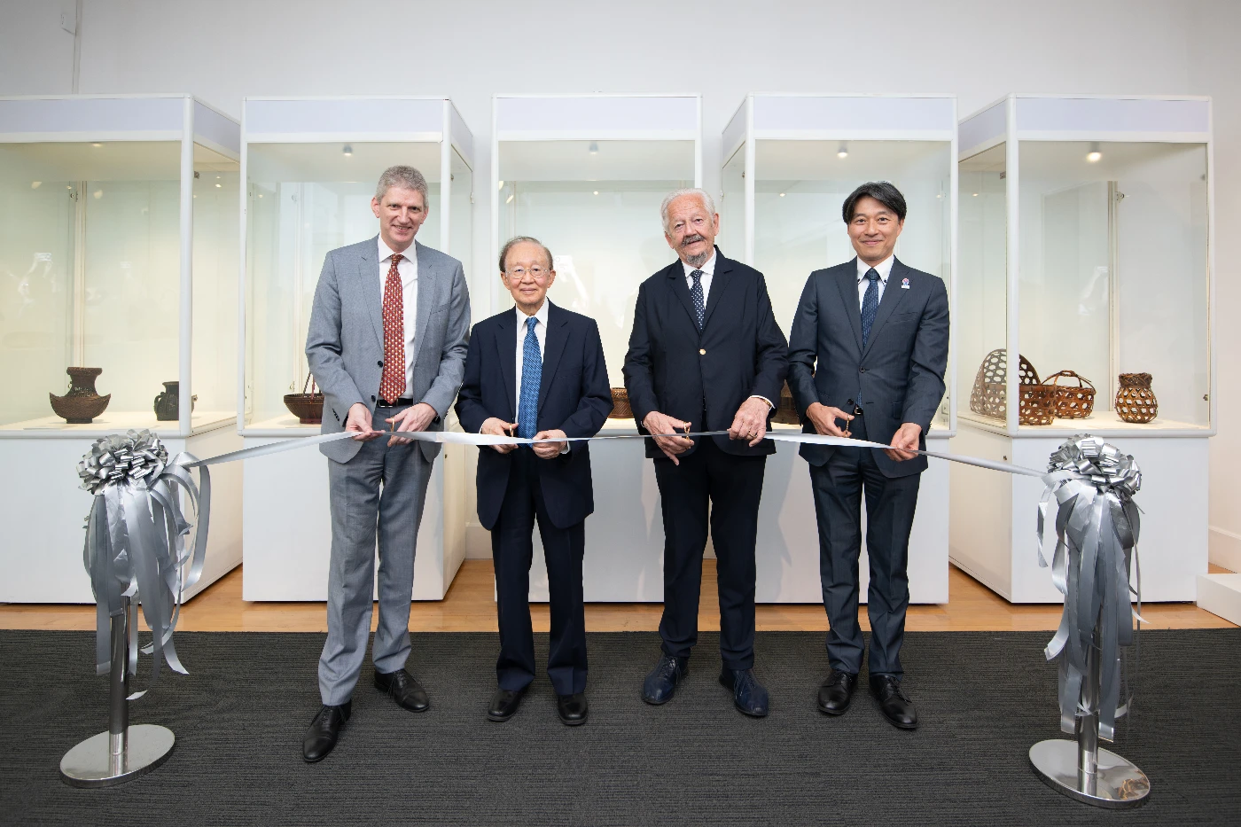 主禮嘉賓包括羅諾德博士、Alfons Knauf先生、關善明博士及三浦潤大使(從左至右)。