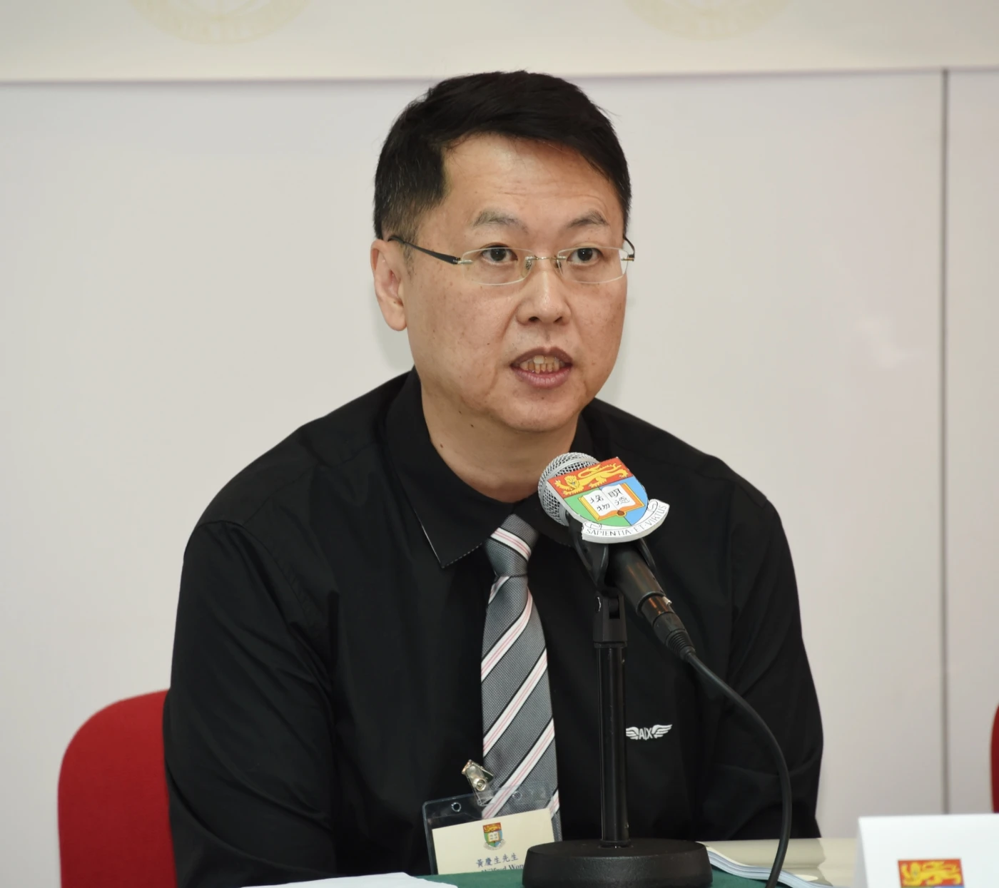 港大李嘉誠醫學院兒童及青少年科學系名譽導師黃慶生先生指香港兒童因跌傷及被虐求診的數字有上升趨勢。