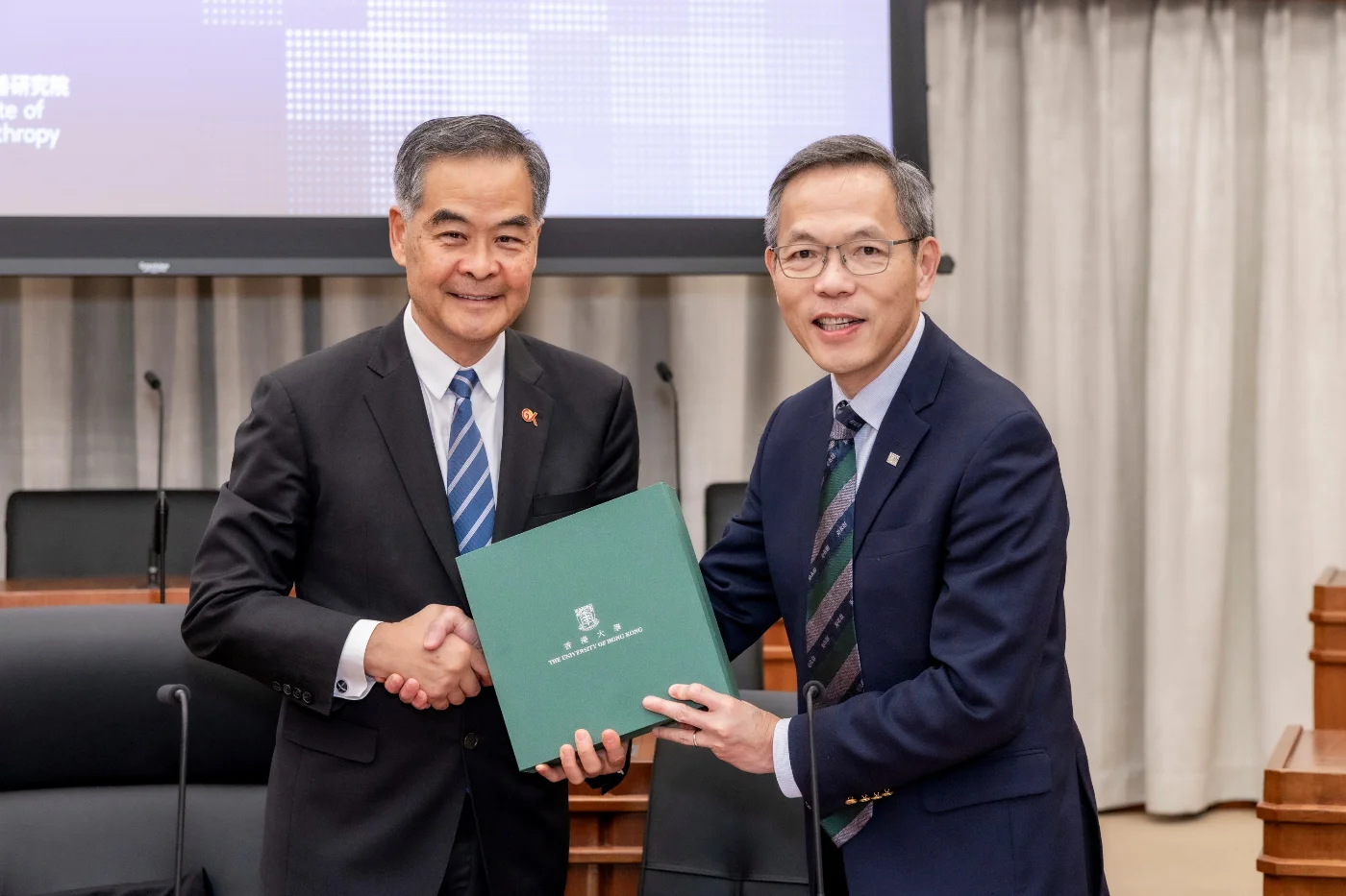 Mr Leung Chun-ying, Vice Chairman of the National Committee of the Chinese People's Political Consultative Conference, former Chief Executive of the HKSAR, and Chairman of the GX Foundation, participated in the Exchange Session at HKU.