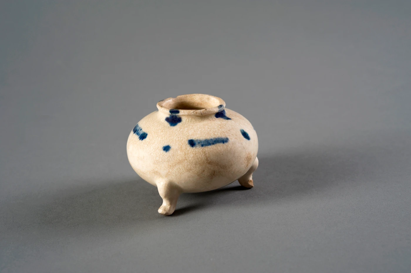 Water pot
     Gongyi, China (Tang dynasty), probably 9th century
     Stoneware, height 7.5 cm
     HKU.C.1953.0028