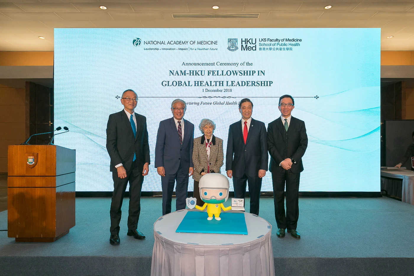 (From left to right) Professor Keiji Fukuda, Professor Victor Dzau, Professor Rosie Young, Dr Patrick Poon and Professor Gabriel Leung joined the cake-cutting ceremony to celebrate the establishment of the new fellowship programme.