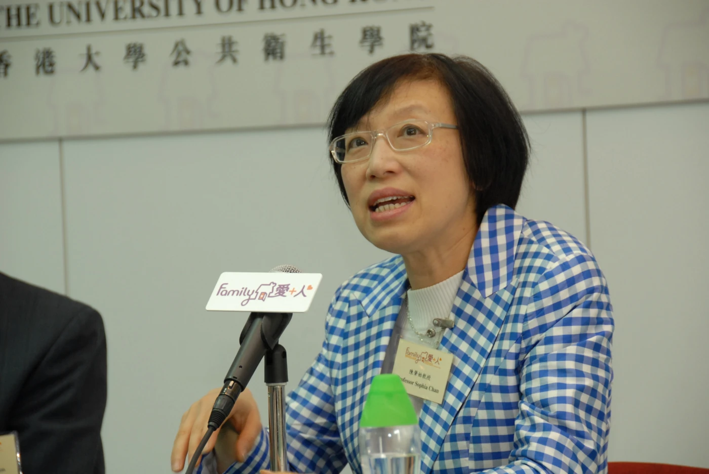 香港大學護理學院教授及科研總監「愛+人」計劃項目調查研究員陳肇始教授指參加者於參與「快樂家庭廚房」計劃後和家人的溝通情況有明顯改善。