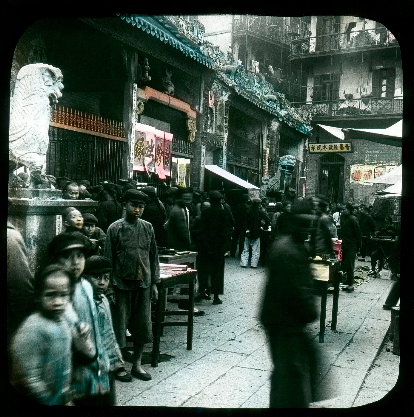 《昔日香港：匈牙利攝影師德索 • 博佐奇在香港》<br>
外國人眼中的昔日香港
