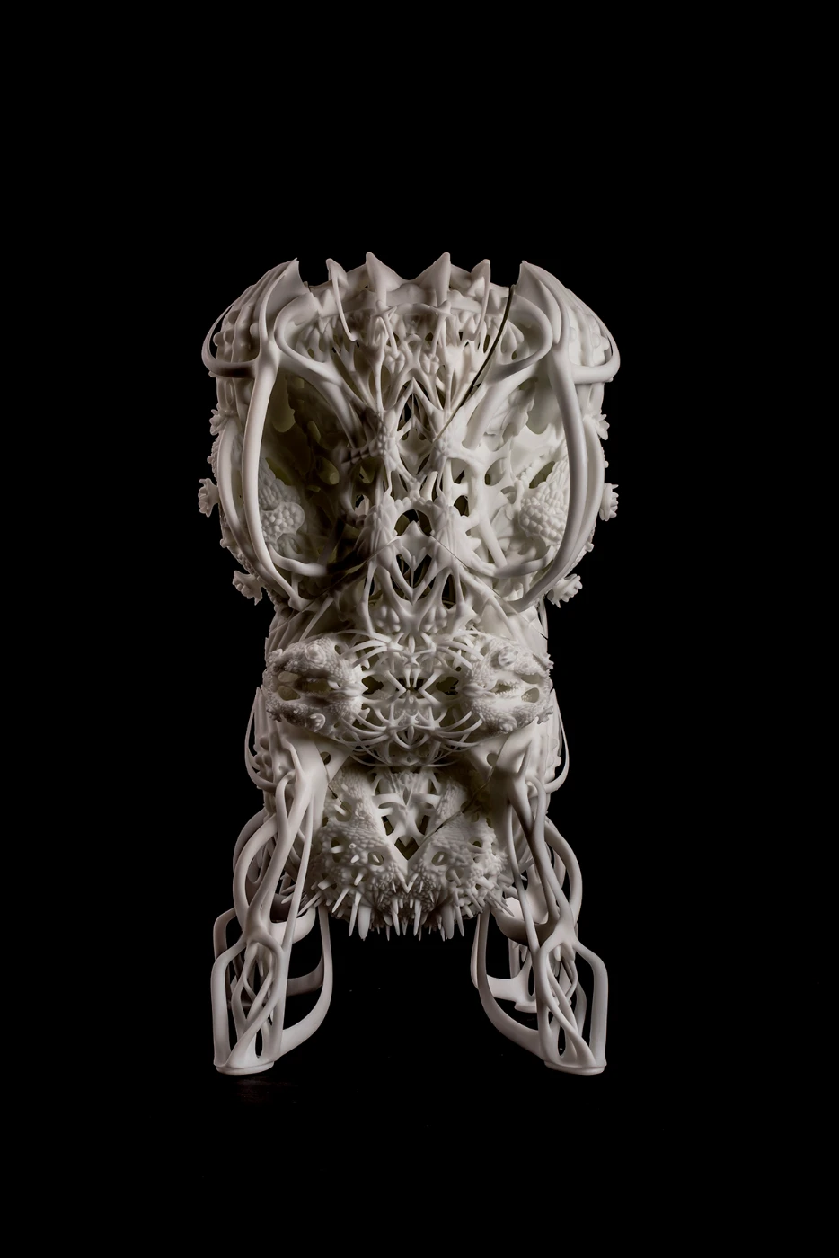 《蛻變或對抗》展品
虛空的容器 II
簡鳴謙
2016 年
樹脂（白色）、
三維打印（光固化立體造型術）
三版之一
75 x 25 x 40 厘米
©簡鳴謙