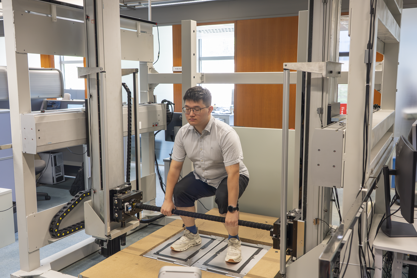 A member of Professor Xi's lab demonstrates the tech.
