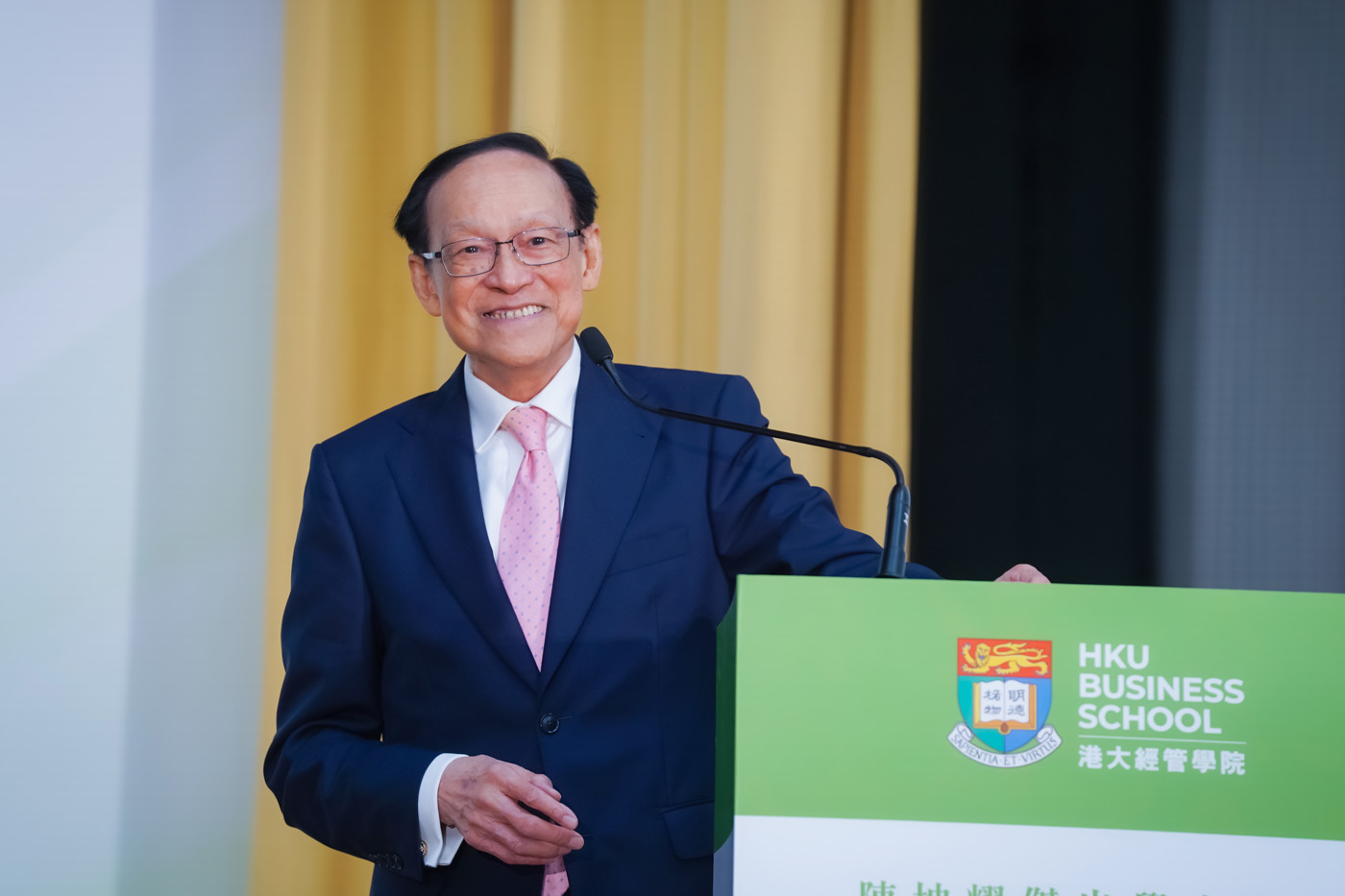 Professor Edward K. Y. CHEN, Honorary Professor of HKU Business School, delivers the closing remarks. 