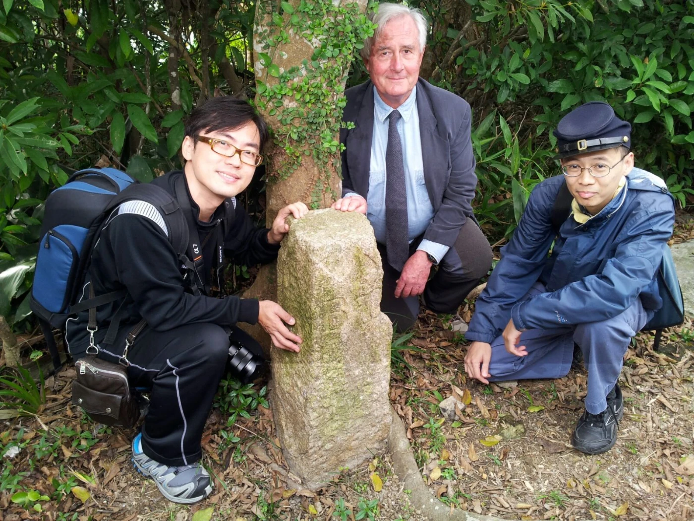 港大建築學院於港島西灣 發現172年前豎立、本港最早期土地界石<br>
「B.O. No.4」 建議列一級歷史文物
