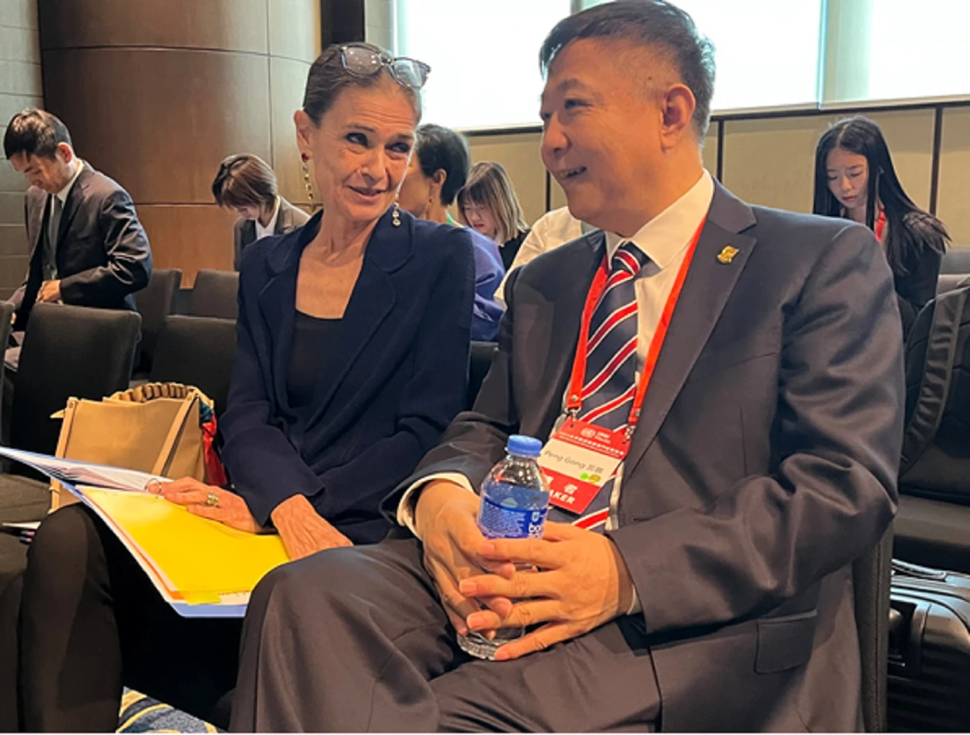 Professor Peng Gong and Ms. Tiziana Bonapace, Director of Information and Communications Technology and Disaster Risk Reduction Division, of the United Nations Economic and Social Commission for Asia and the Pacific (UN ESCAP)
