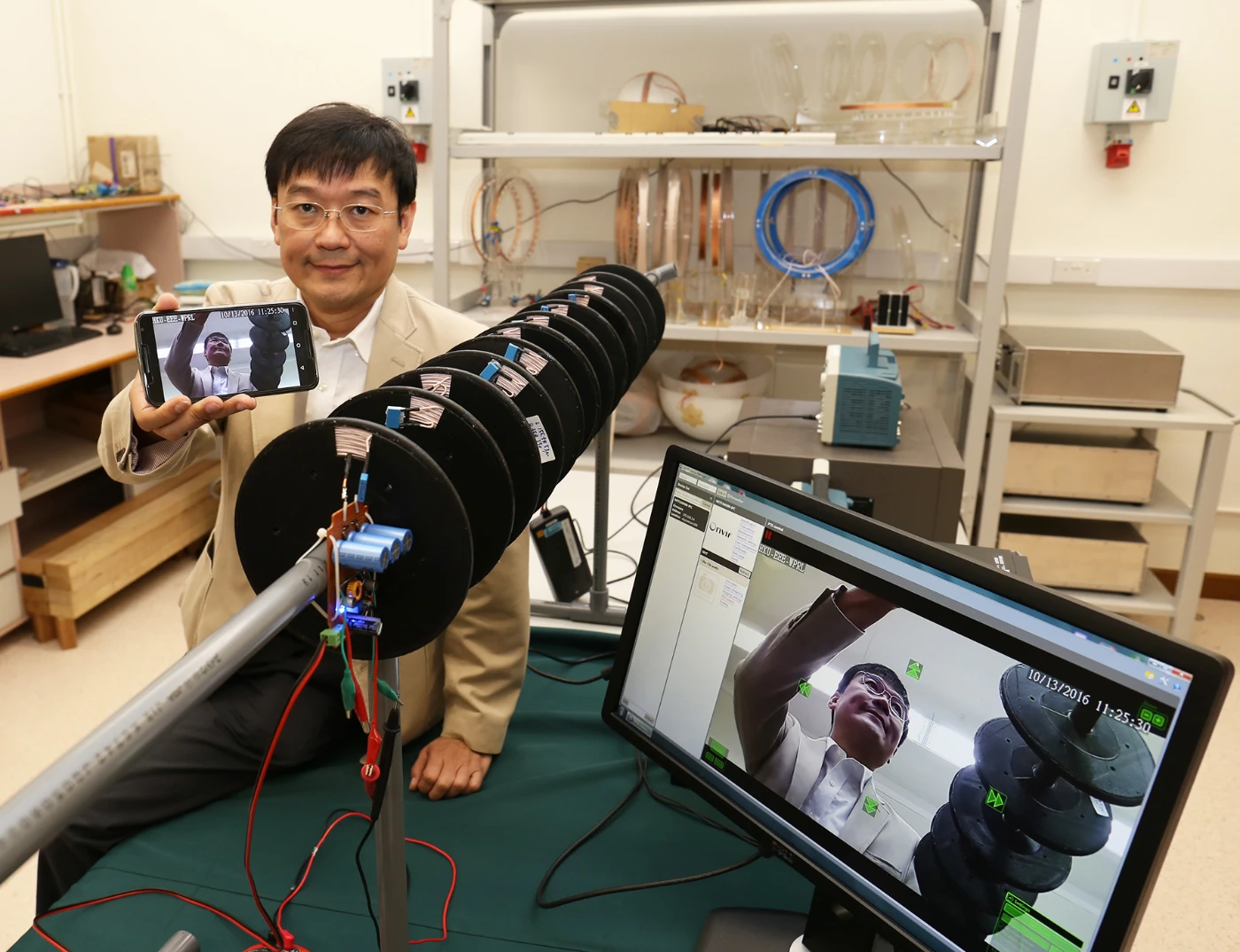 HKU Engineering Professor Ron Hui named a Fellow <br>
by the UK Royal Academy of Engineering